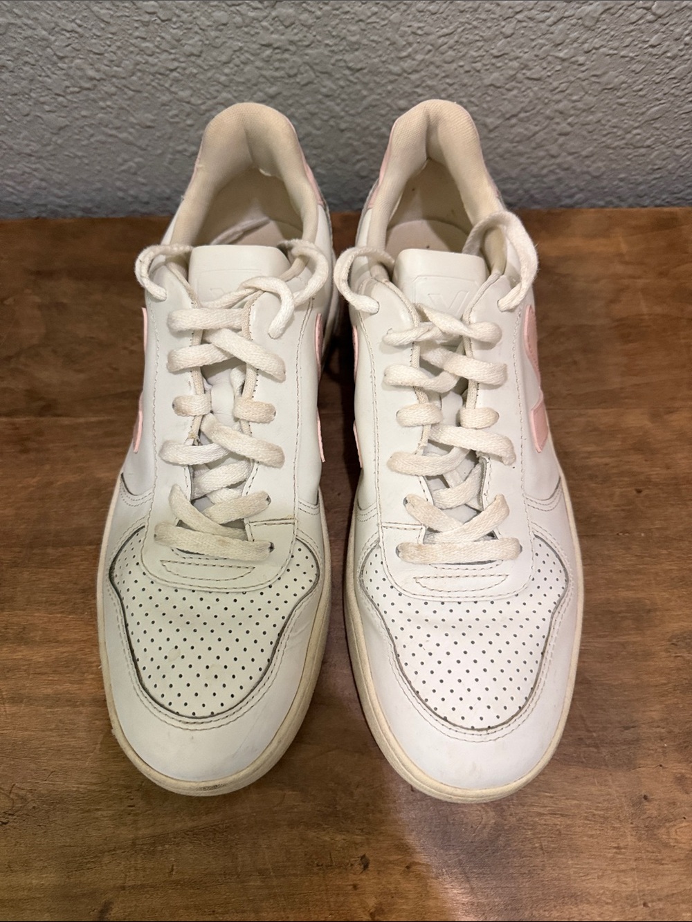 Veja White Sneakers with Pink Accent Women’s size 11 - Picture 2 of 7